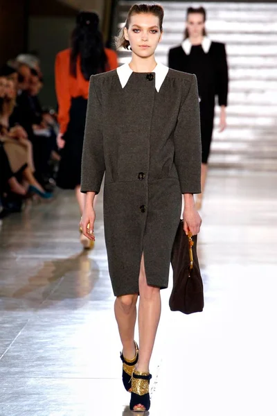 Look 3